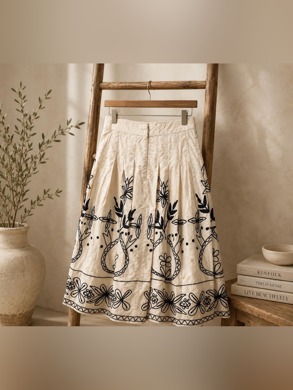 Putumayo size small cotton embroidered pleated skirt